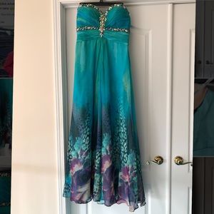 Tony Bowls Prom Dress with cups!